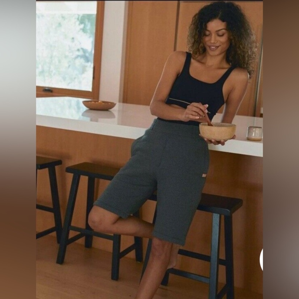Lunya Restore Double Faced Short Grey. Medium